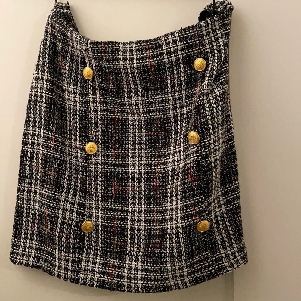 Checkered mini skirt.